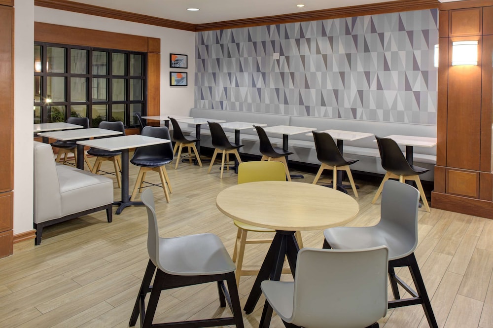 Hyatt House Boston/Burlington 52/72