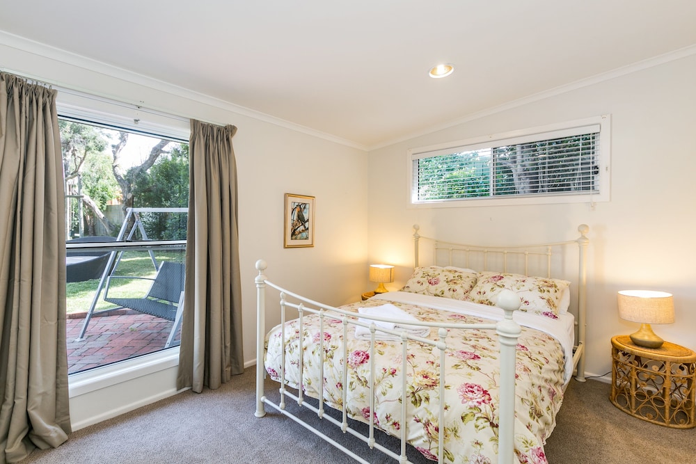 Beachfront Cottages Torquay 5/36