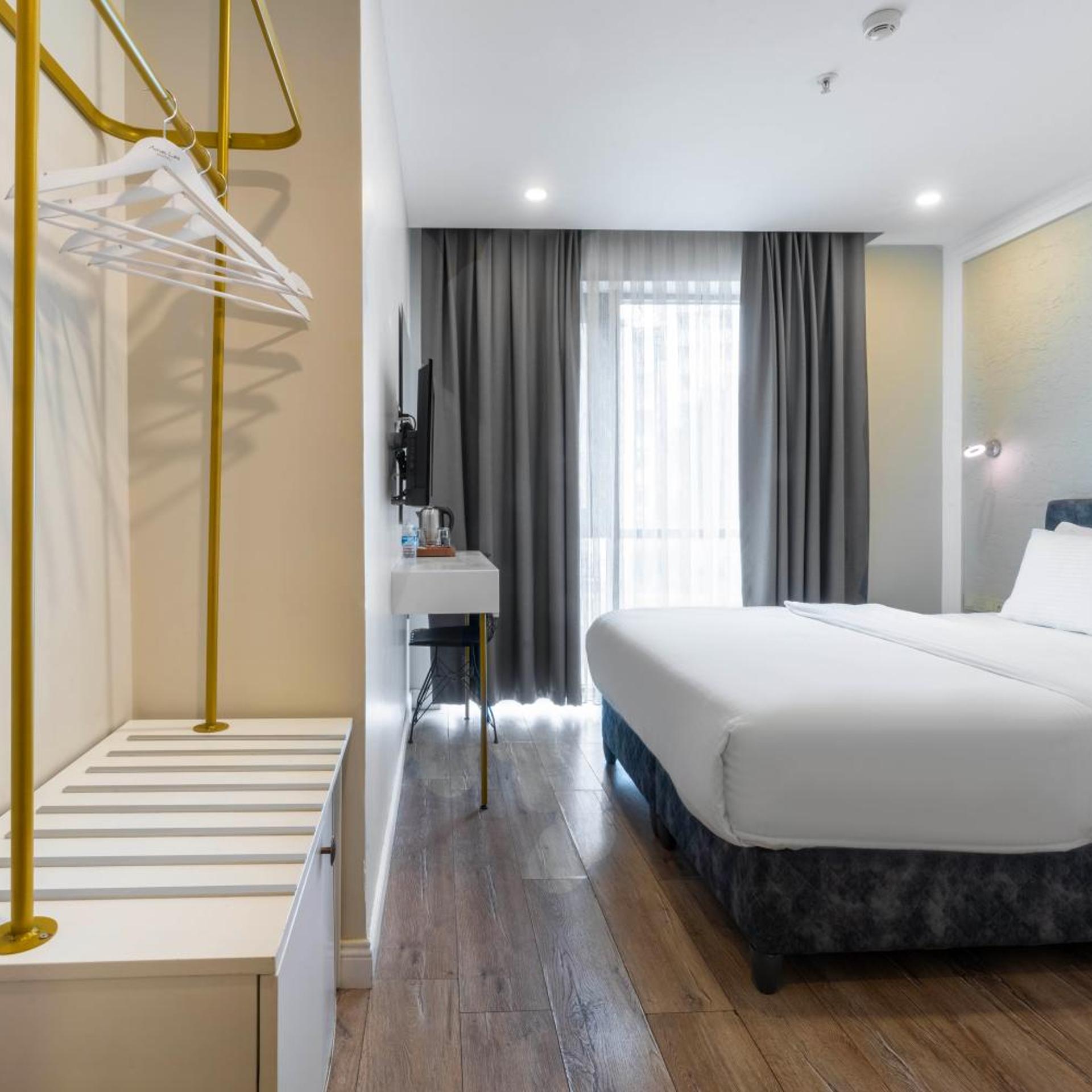 Deluxe, Double Bed