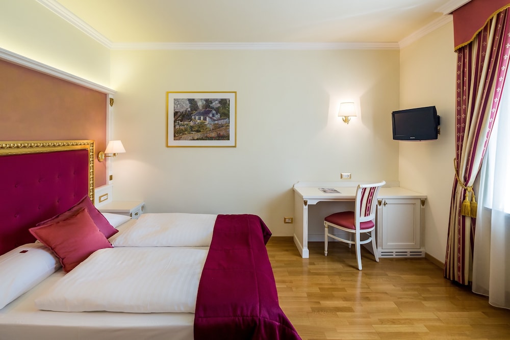 Superior, King Bed, Courtyard View, Allergy Friendly