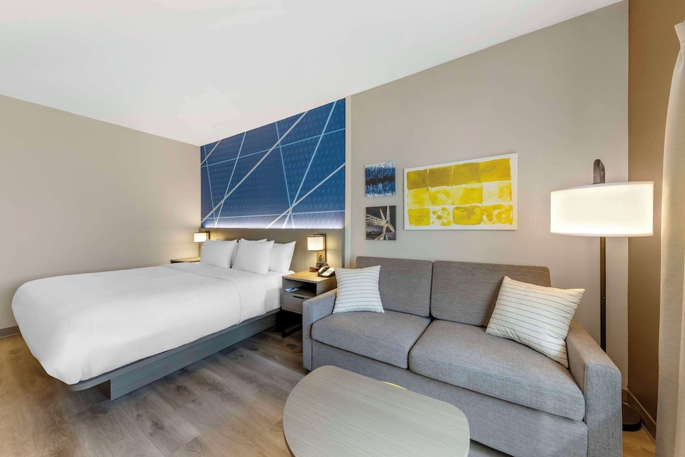 ROOM, KING BED, SOFA