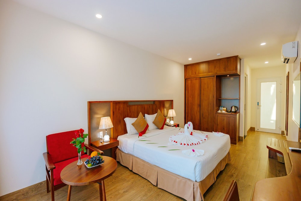 DELUXE, DOUBLE OR TWIN BED, SEA VIEW