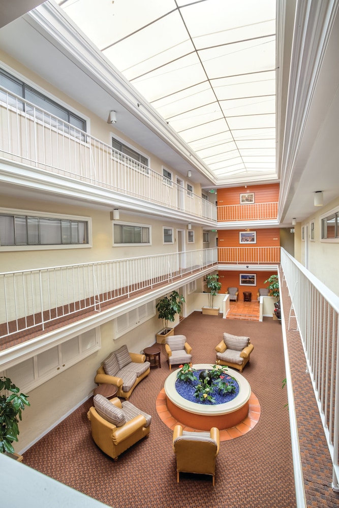 Suites At Fishermans Wharf 17/30