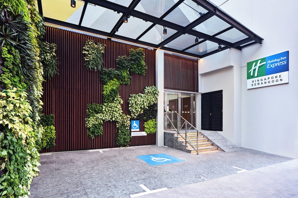 Holiday Inn Express Singapore Serangoon 45/49