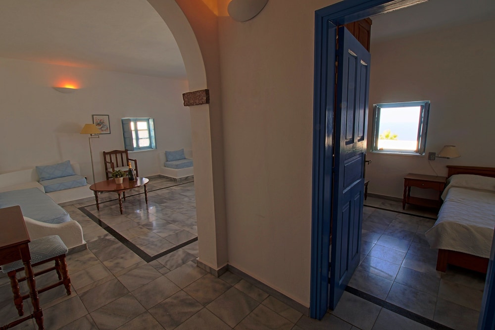 Aethrio Sunset Village Oia 70/87