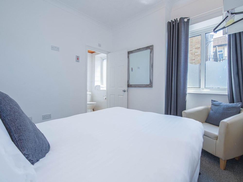 The Pier Hotel 25/80