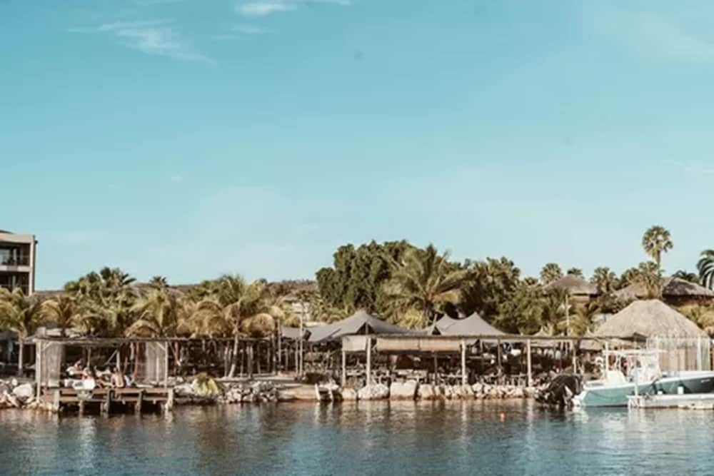 The Kontiki Curacao Beach Resort 68/74