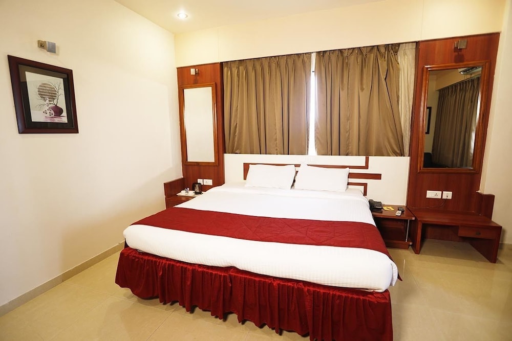 HOTEL EXCELLENCY 14/50