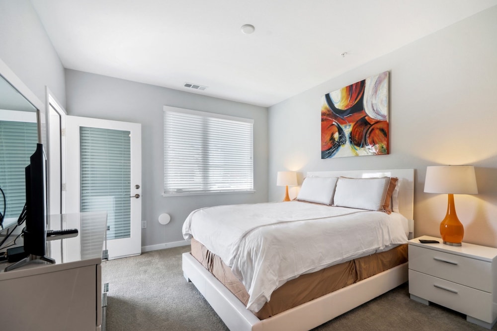 Bluebird Suites near Facebook HQ 10/45