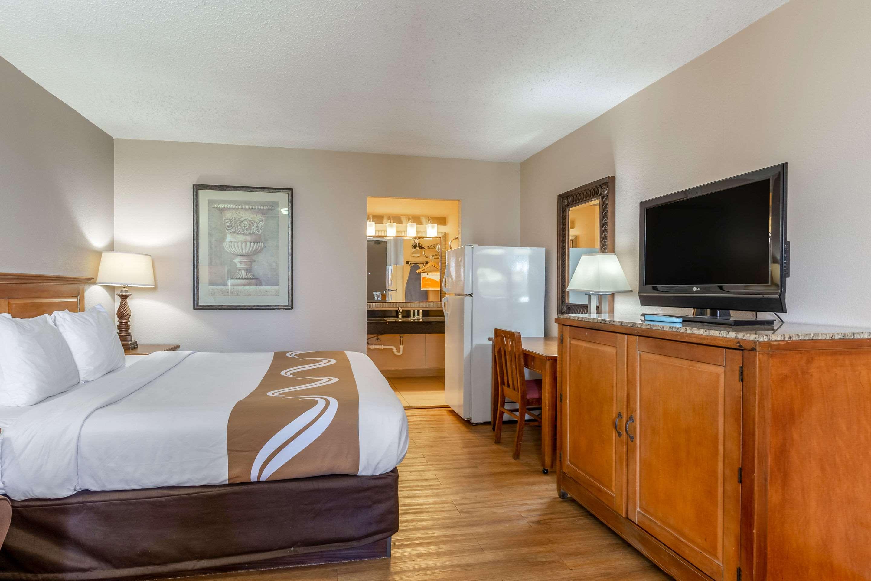 UPGRADE, EFFICIENCY, SUITE, KING BED