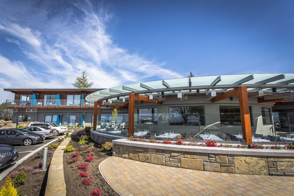 Qualicum Beach Inn 69/70