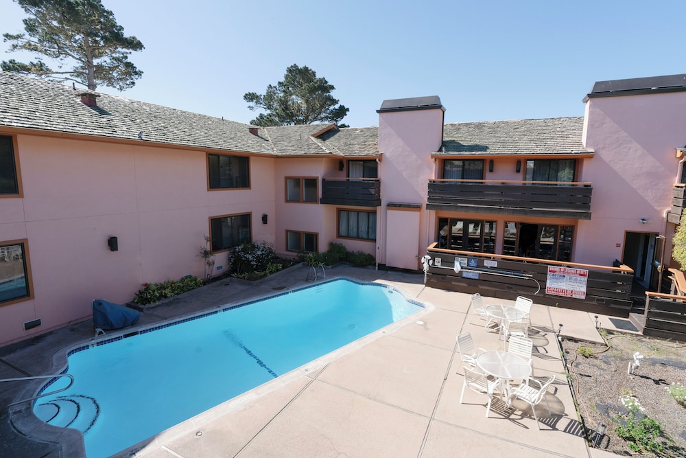Monarch Resort 32/41