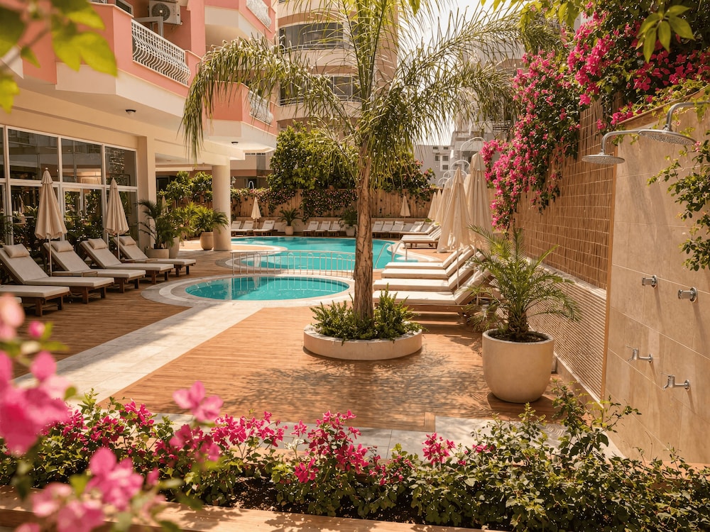 Bella Rose Apart Hotel 65/69