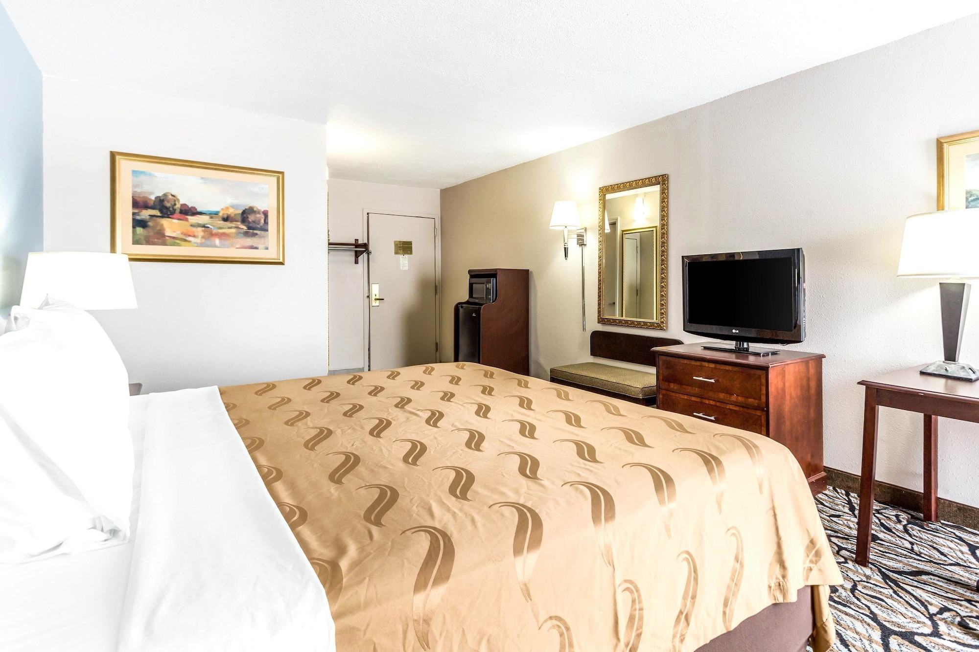 غرفة قياسية بسرير كينج، Quality Inn Fort Mill near Carowinds Blvd. 7/10