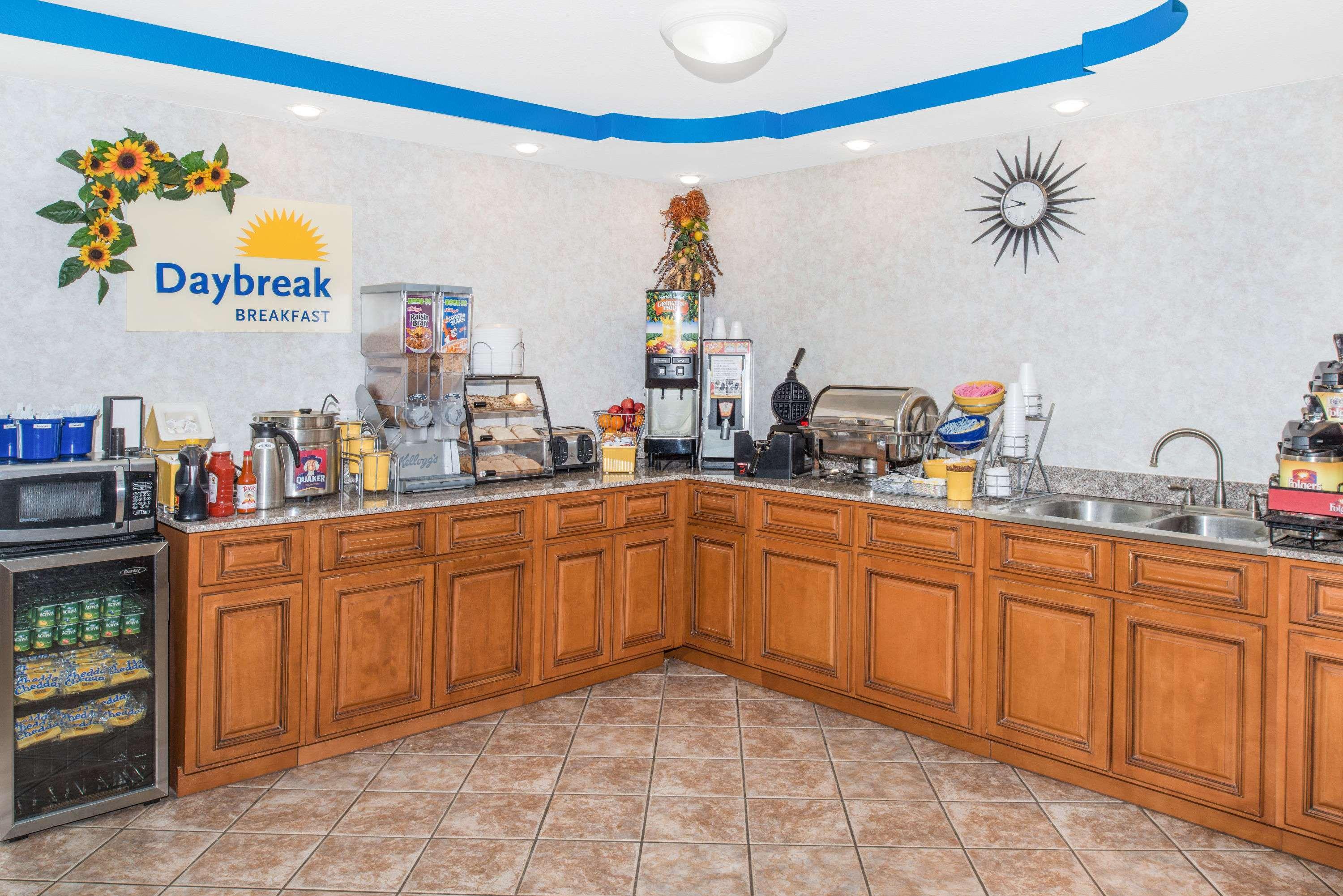 Days Inn by Wyndham Calvert City/Paducah East 3/15