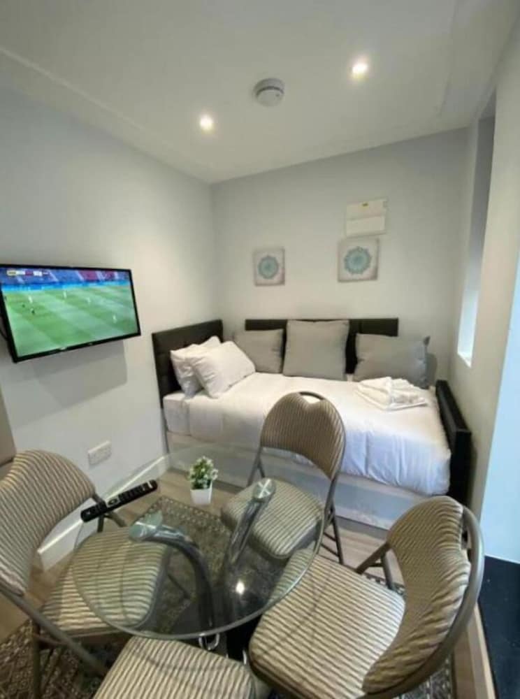 LONDON PLAZA SERVICED APARTMENTS 36/52