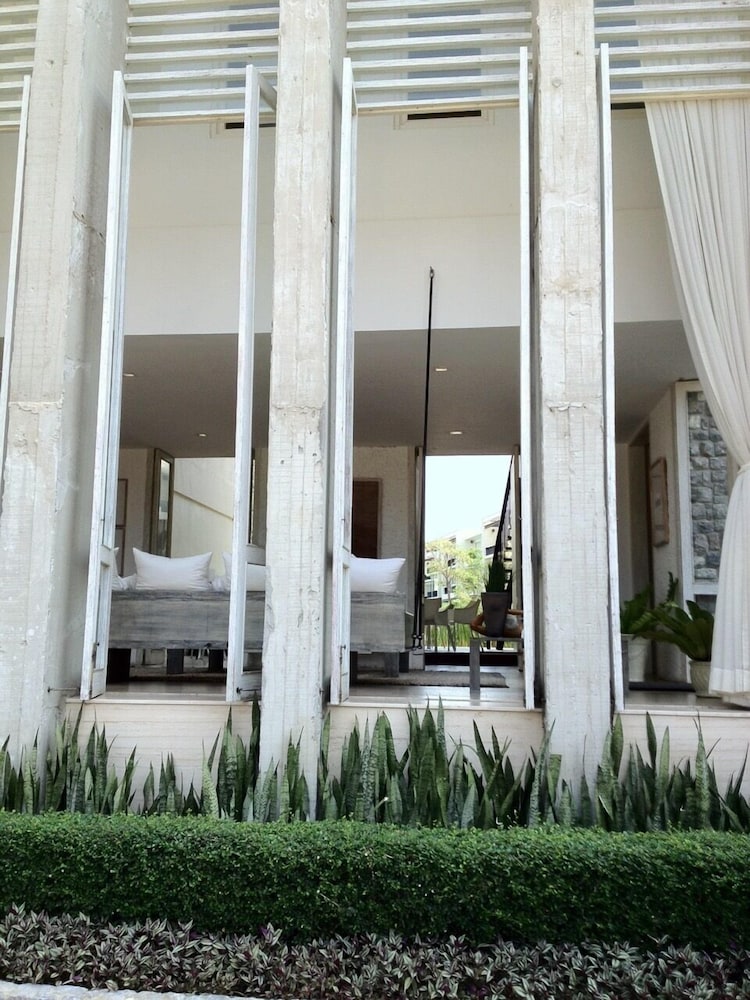 Away Baan Nub Kluen Beachfront At Huahin photo1