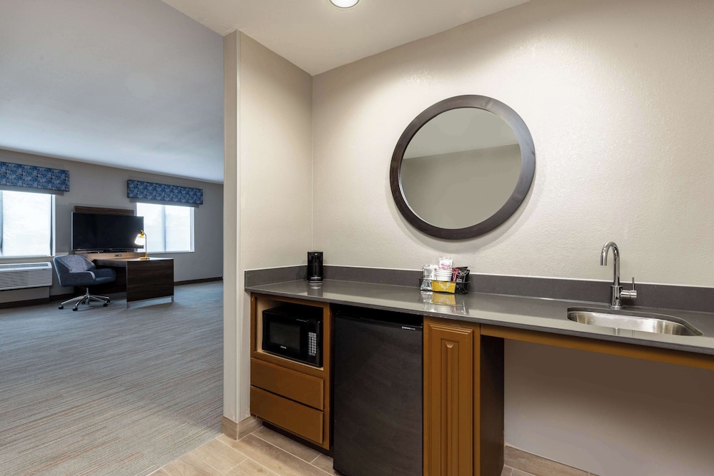 جناح استوديو بسرير كينج مع أريكة، Hampton Inn & Suites Woodward 10/10