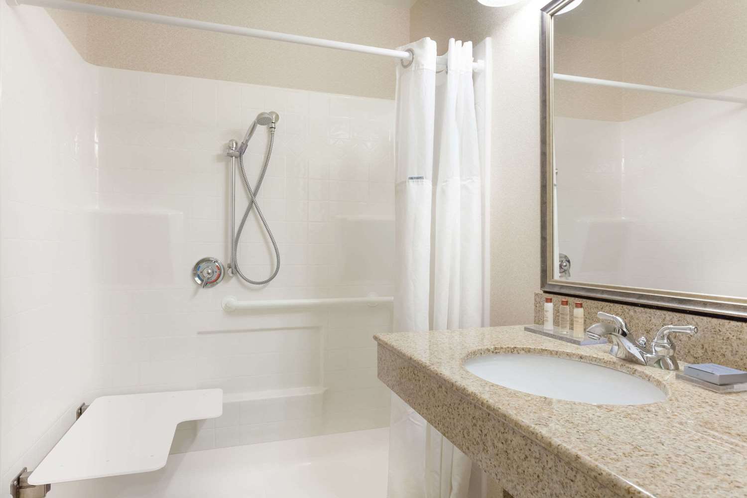Wingate by Wyndham Columbia / Lexington 17/18