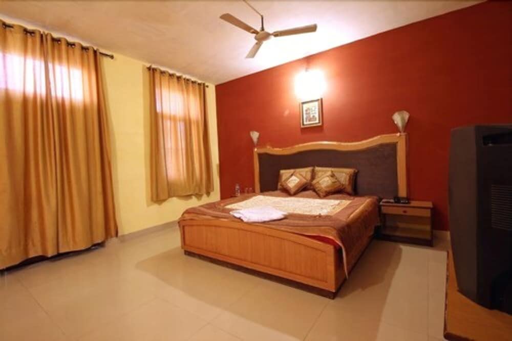 HOTEL SWARAJ RESORTS 19/73