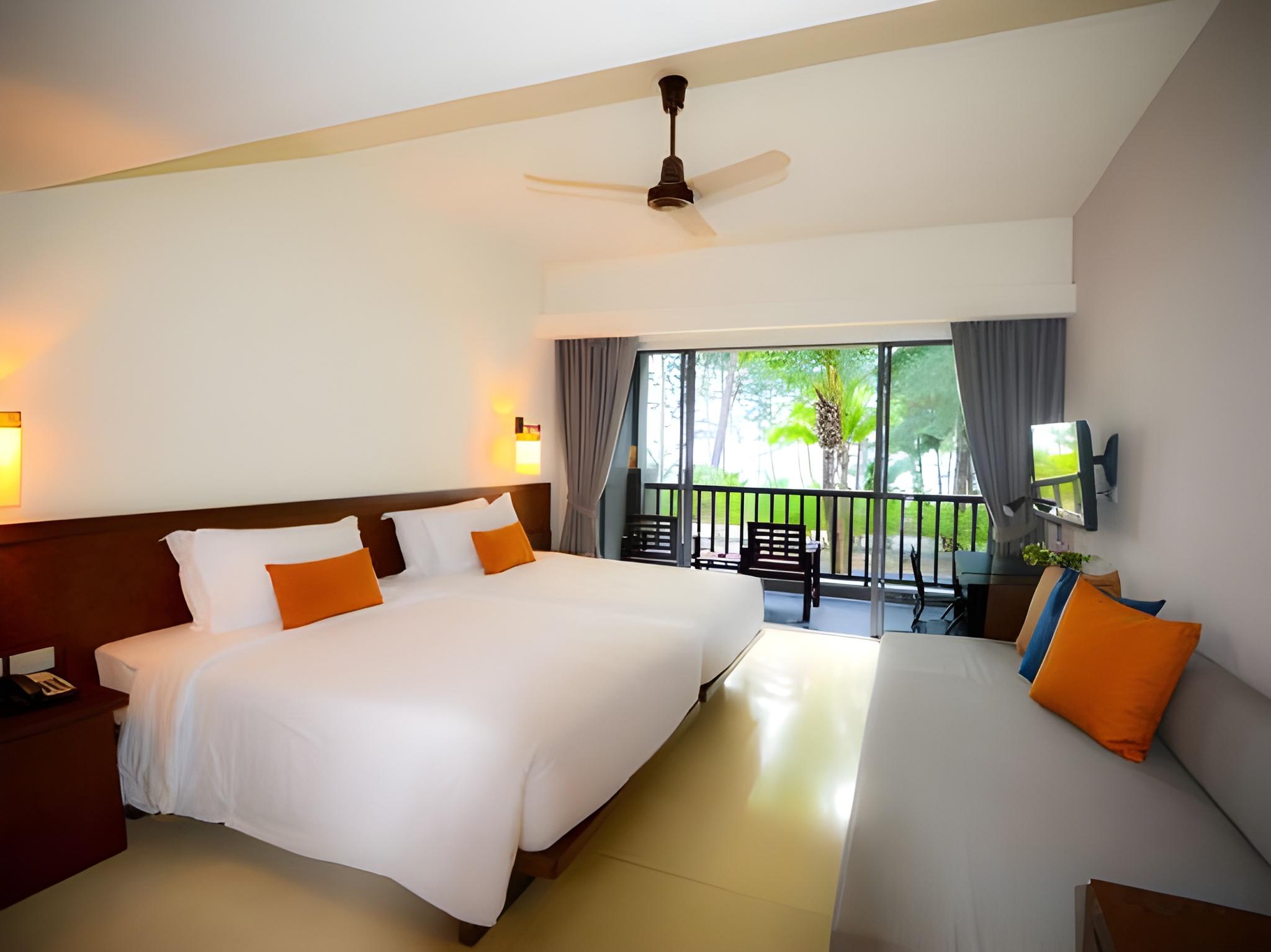 DELUXE, DOUBLE OR TWIN BED, BALCONY
