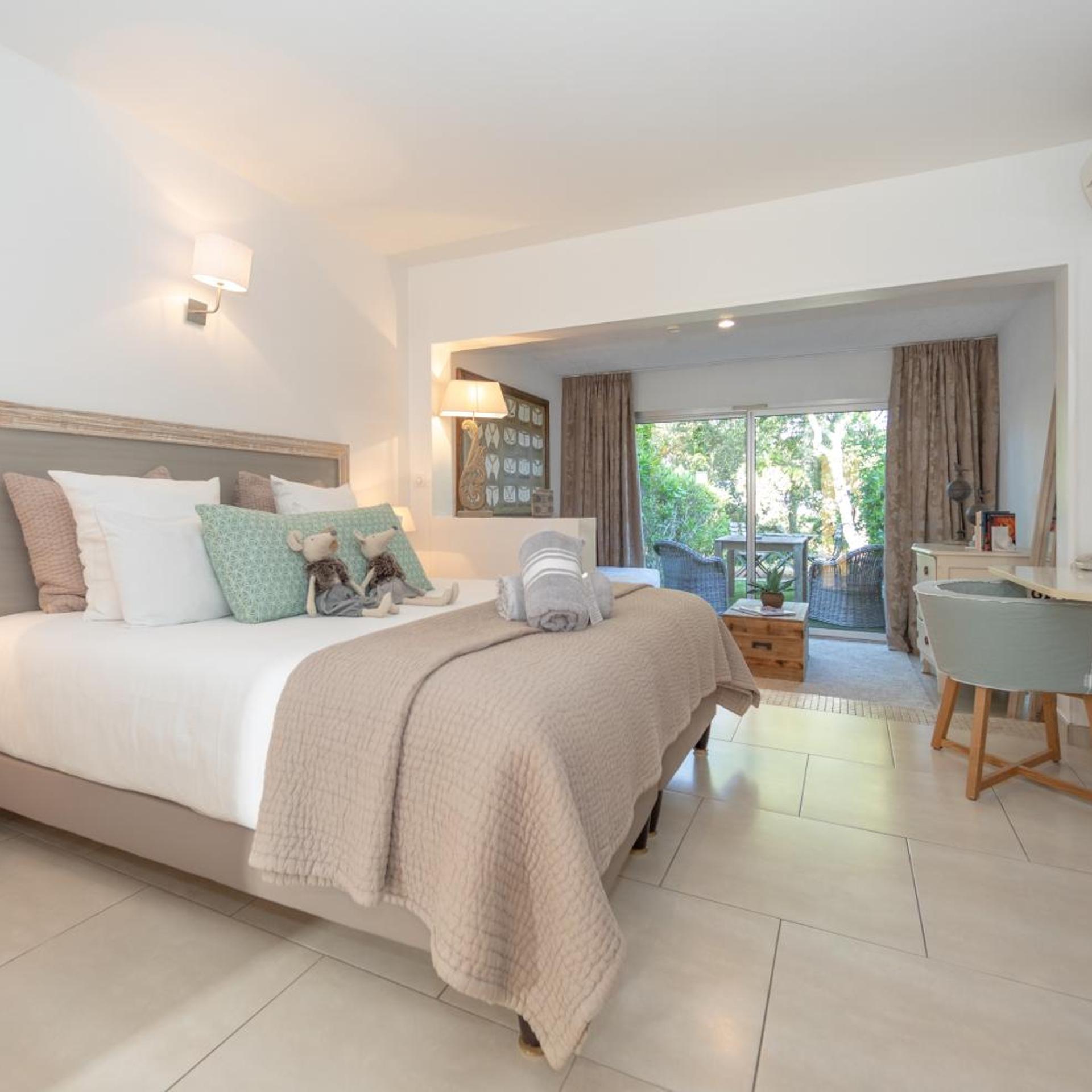 Prestige, Double Bed, Bath and Shower