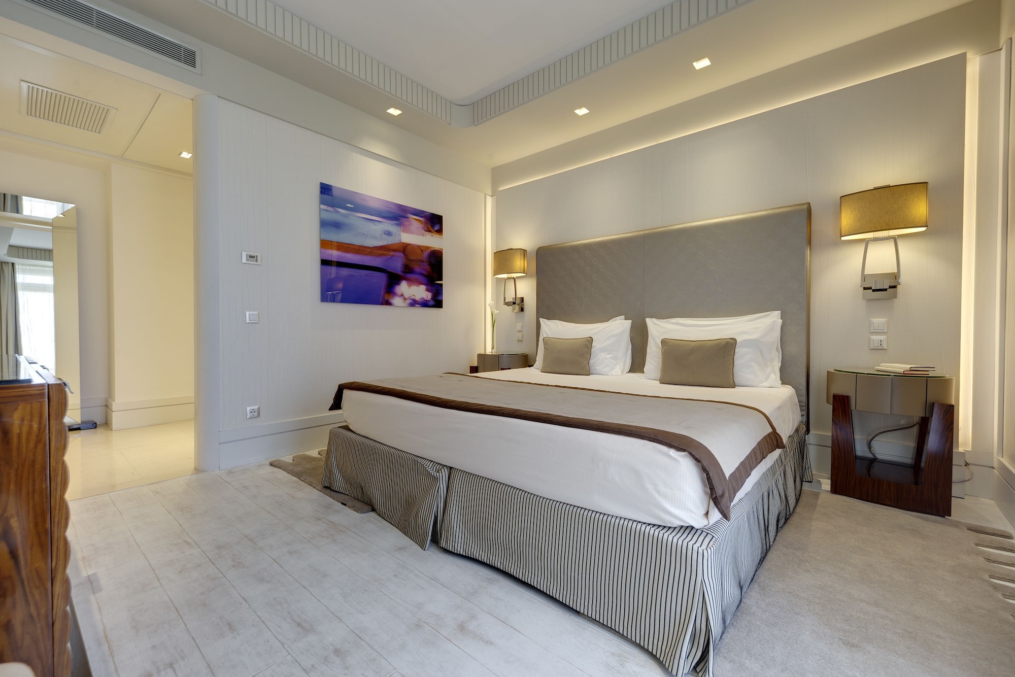جناح رئاسي بسرير كينج بشرفة، Melia Genova 3/10