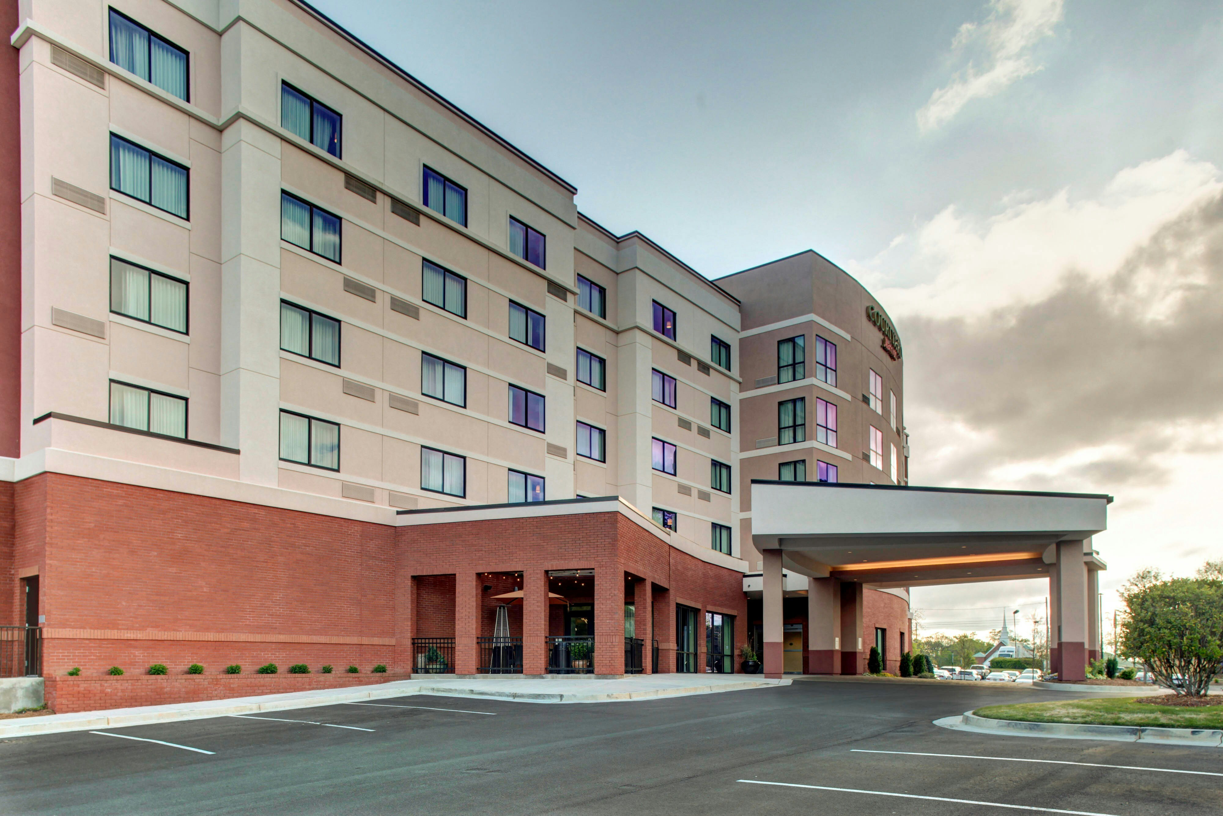 Courtyard Carrollton 49/51