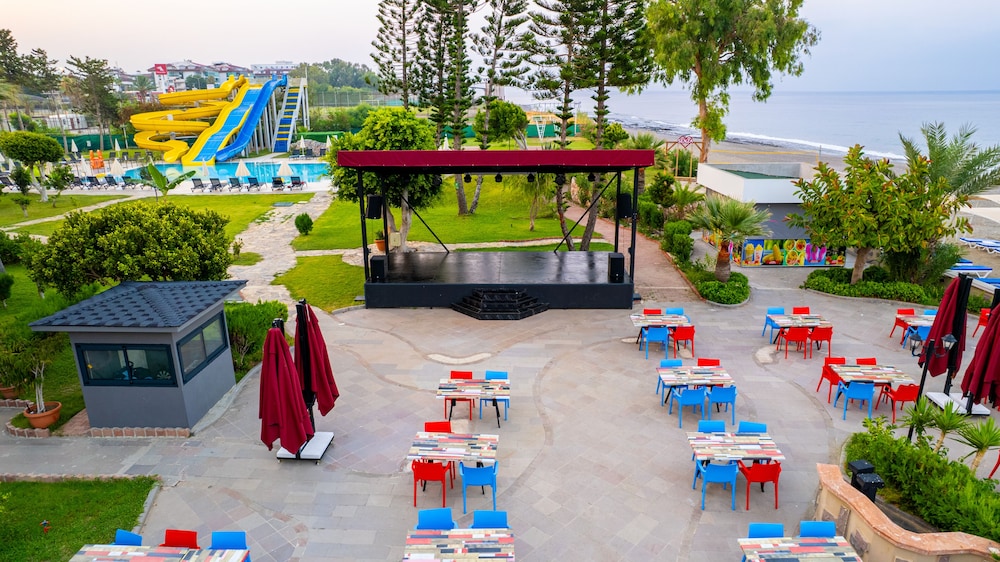 Senza Sunset Beach Hotel 79/87