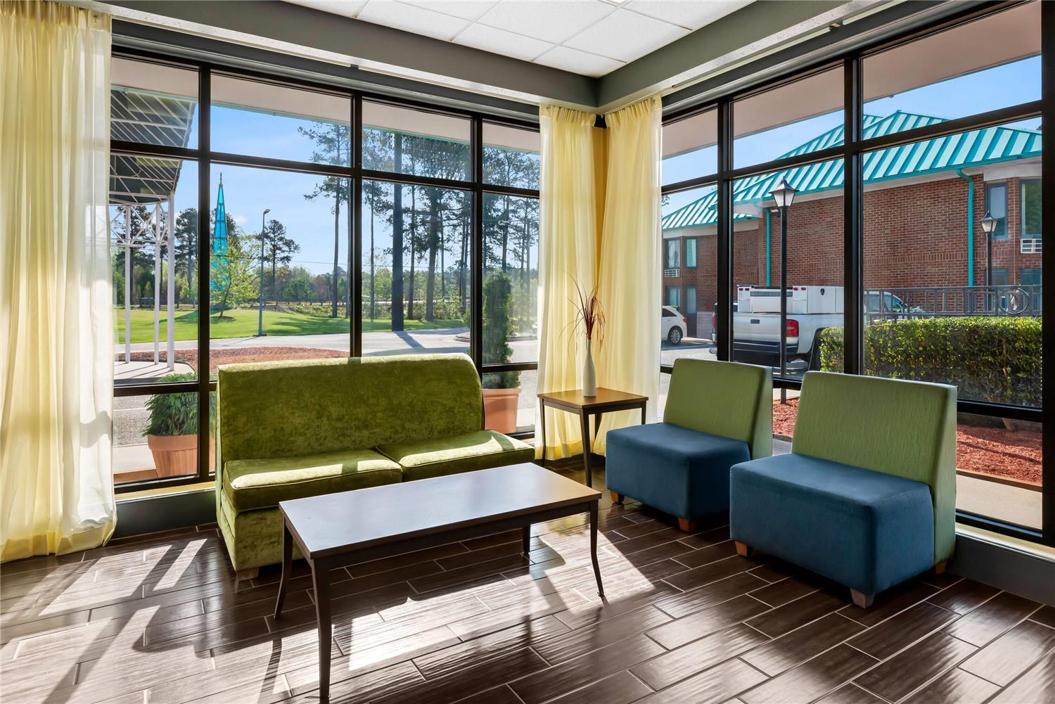 Days Inn by Wyndham Petersburg/South Fort Lee 10/14