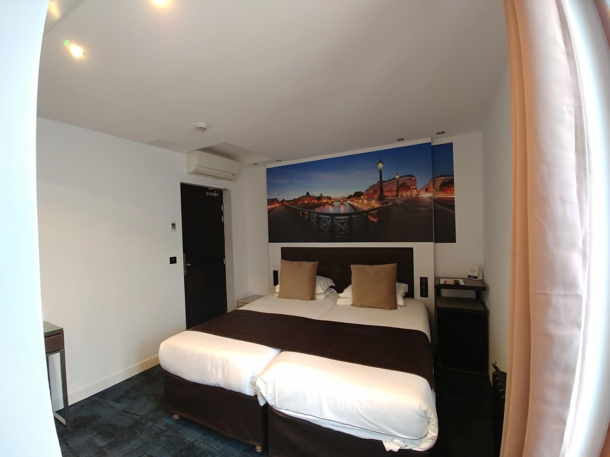 SUPERIOR, DOUBLE OR TWIN BED