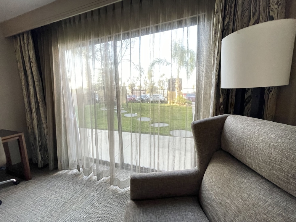 Doubletree By Hilton Fresno Convention Center 22/59