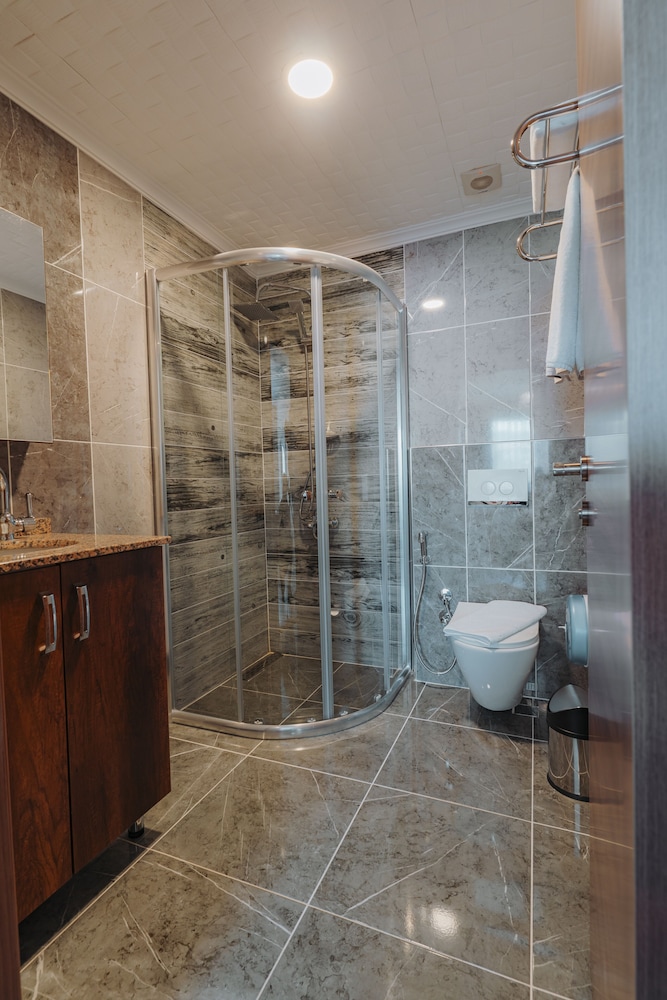 Empula Hotel & Residences 47/50