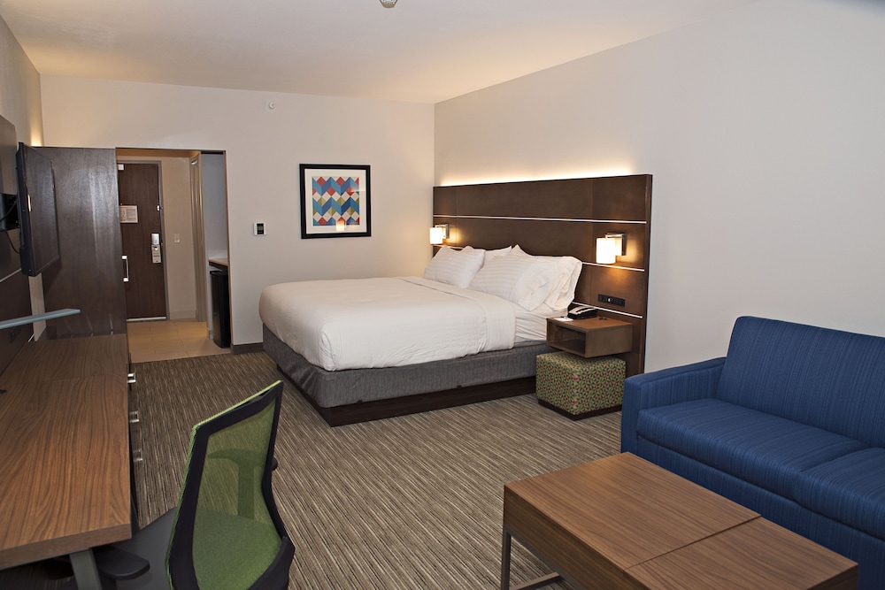 Holiday Inn Express Suites Rantoul 23/76