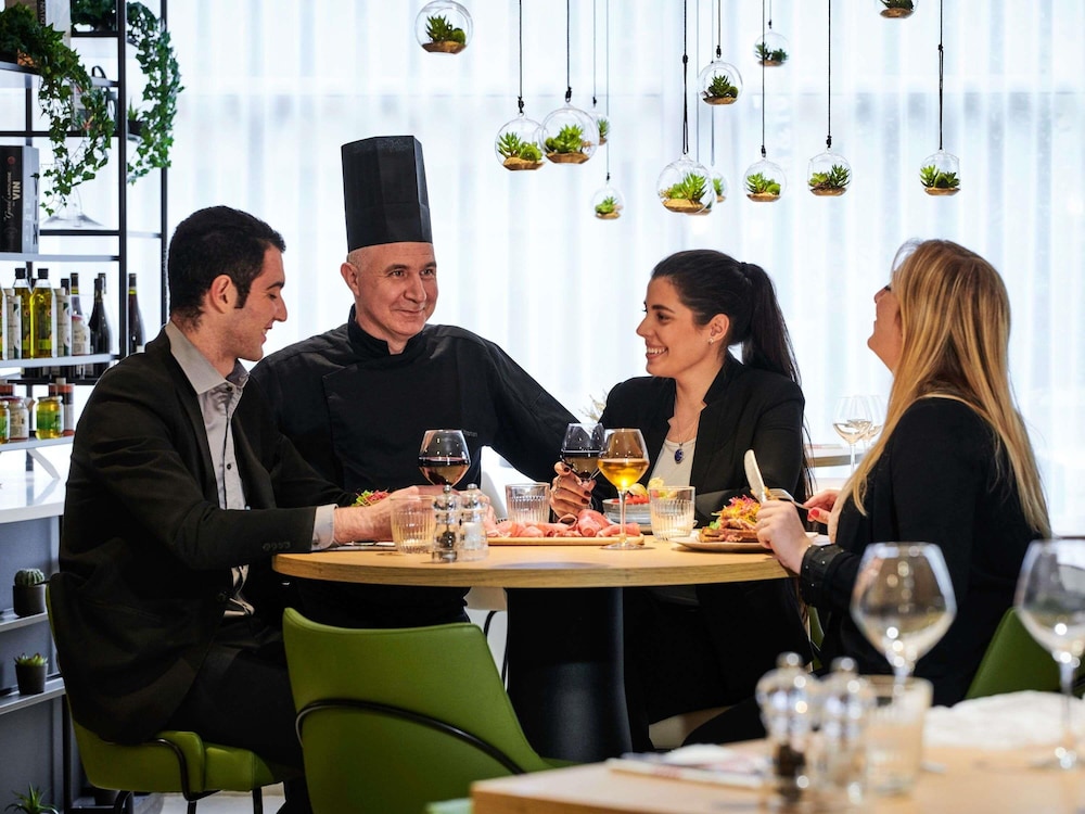 Mercure Paris La Defense 10/66