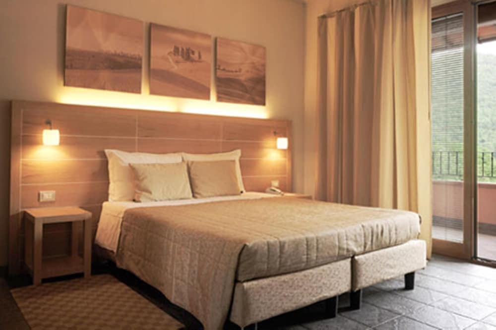 MERIDIANA COUNTRY HOTEL 7/41
