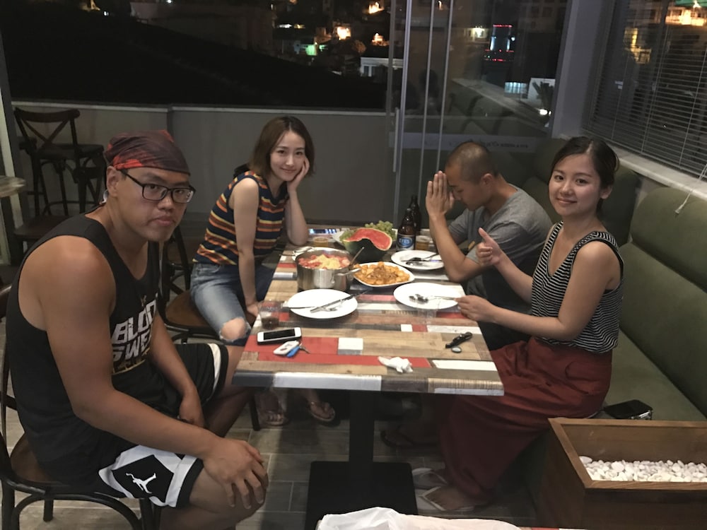 Sakura Hostel & Pub 70/88
