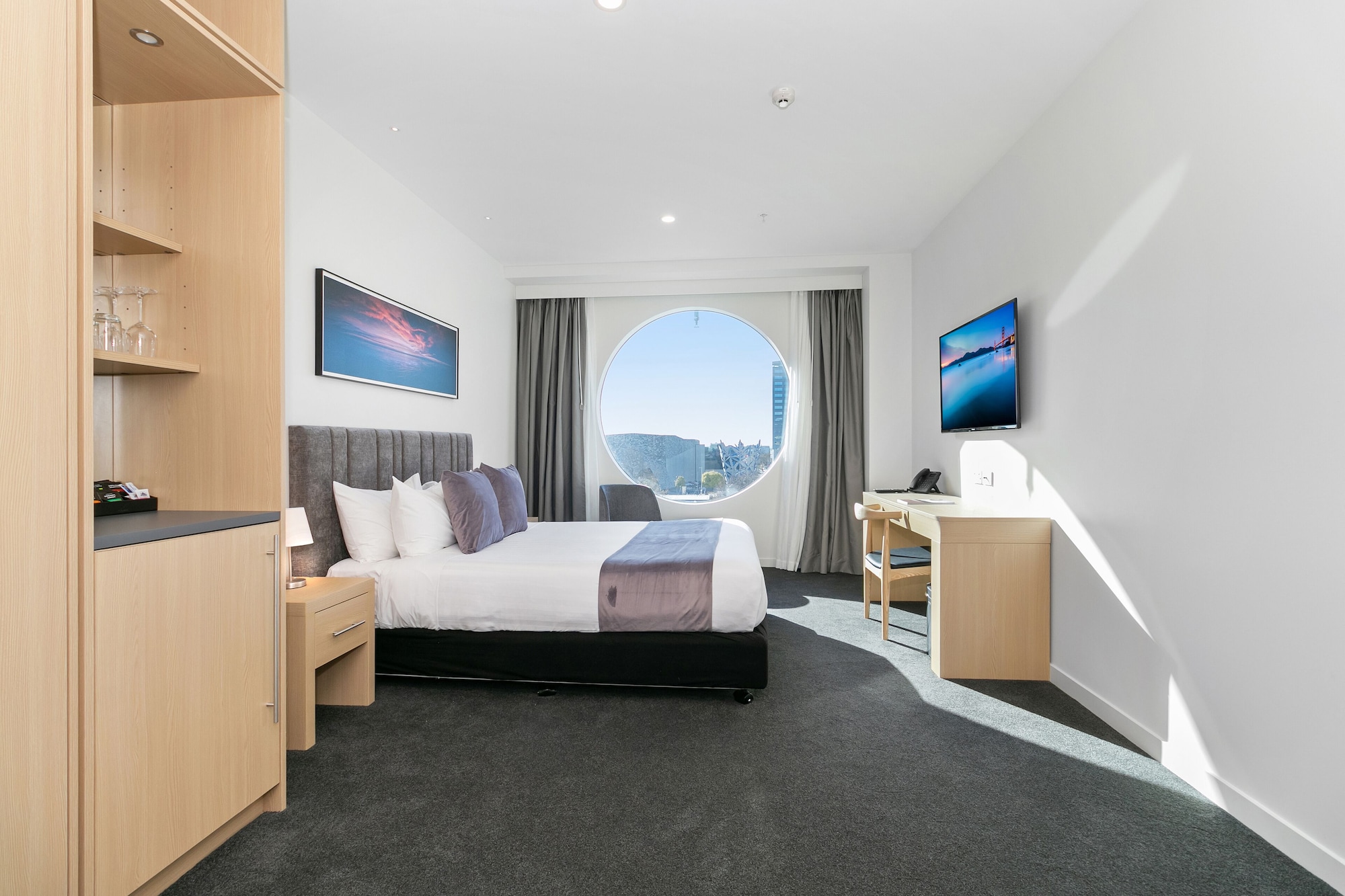 EXECUTIVE, SUITE, KING BED, SOFA