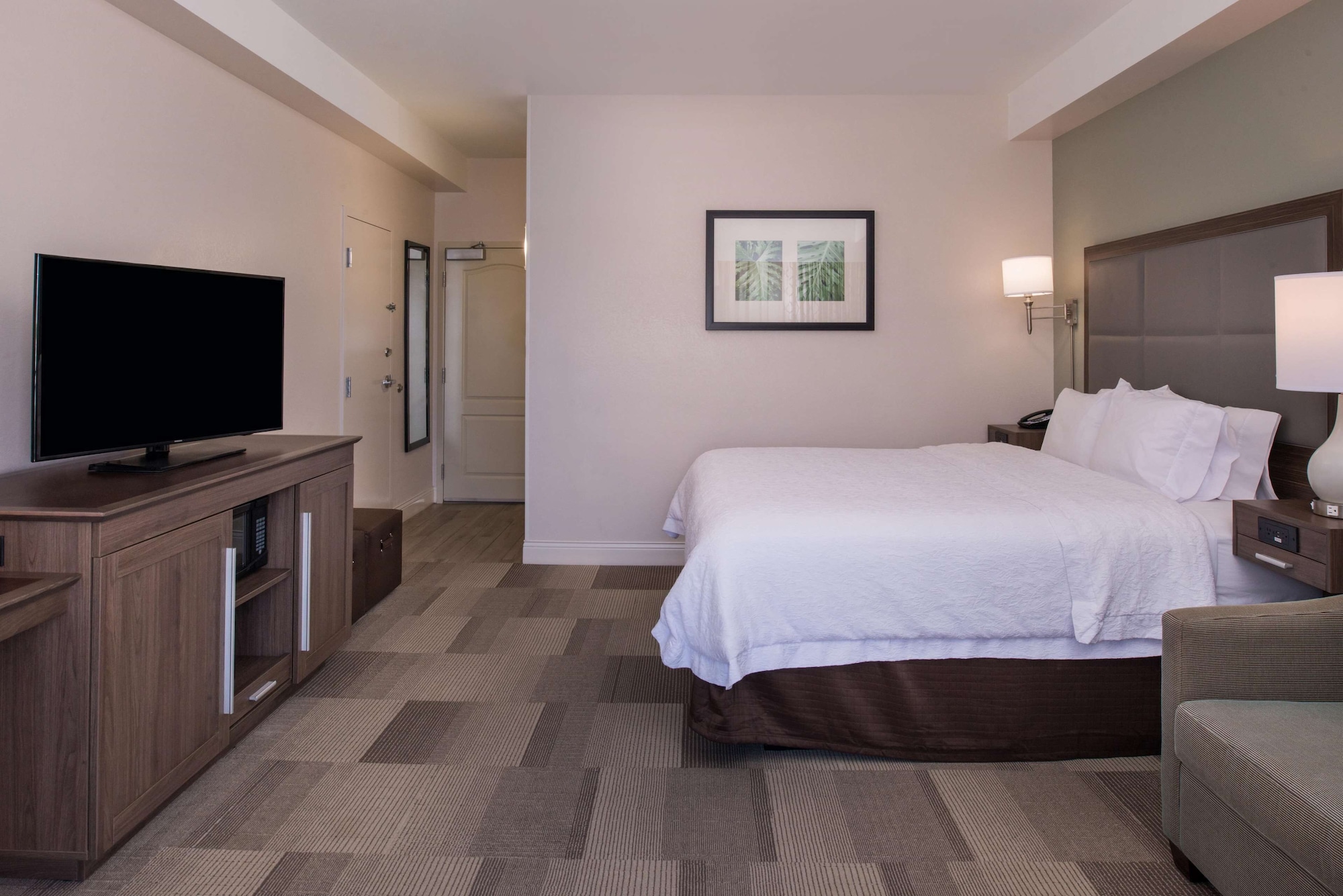 Standard, King Bed, Pool or Courtyard View, Balcony