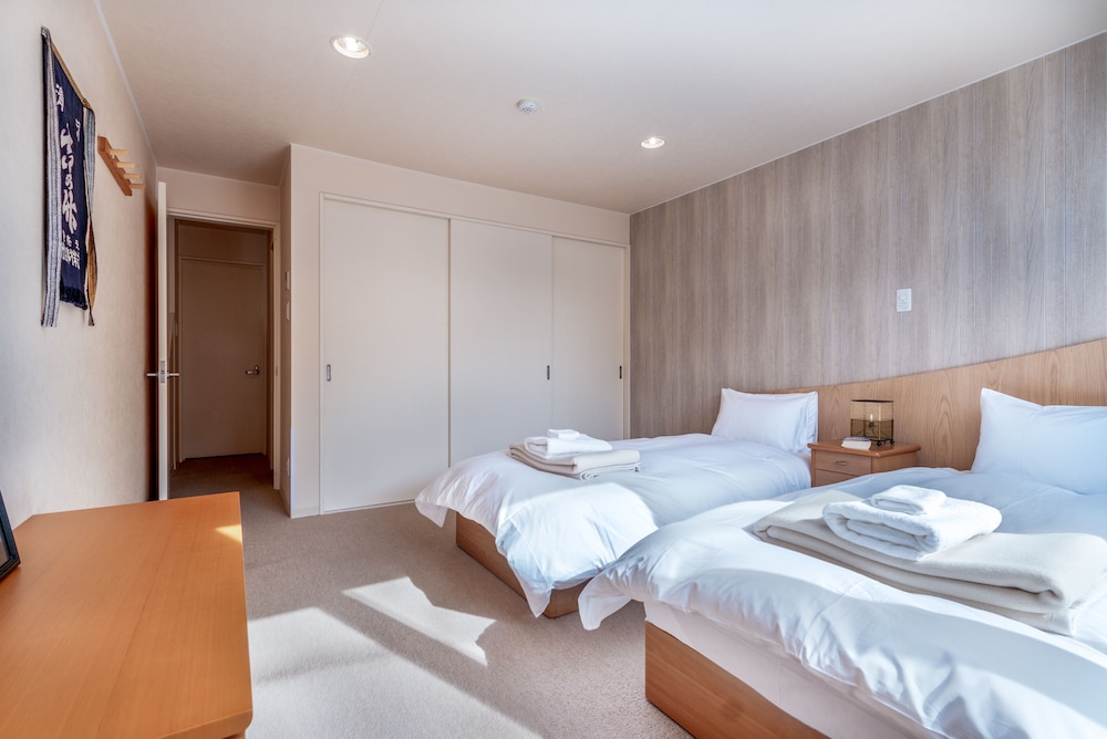 4 BEDROOMS, CHALET