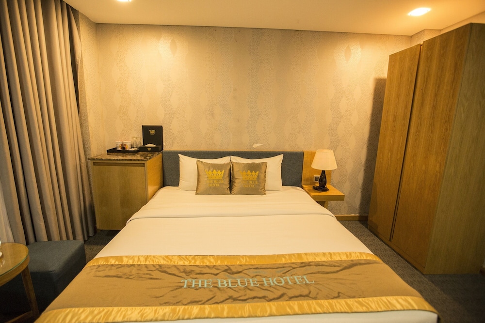 The Blue Hotel 23/54