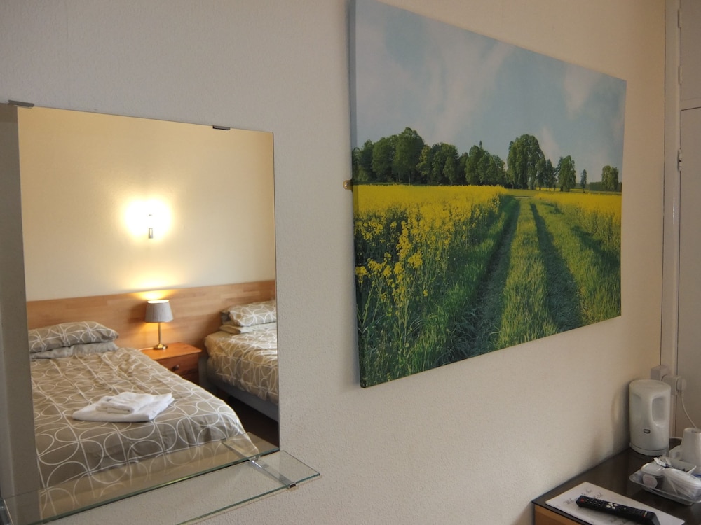 The Monsell Hotel 14/34