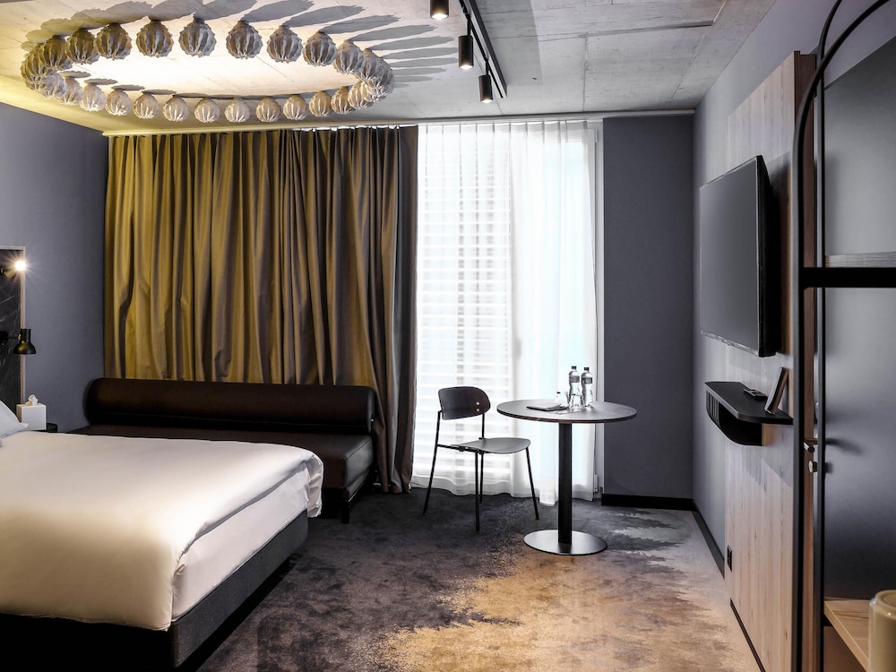 Superior, Double Bed, Sofa, Mercure Hotel Delemont 2/4