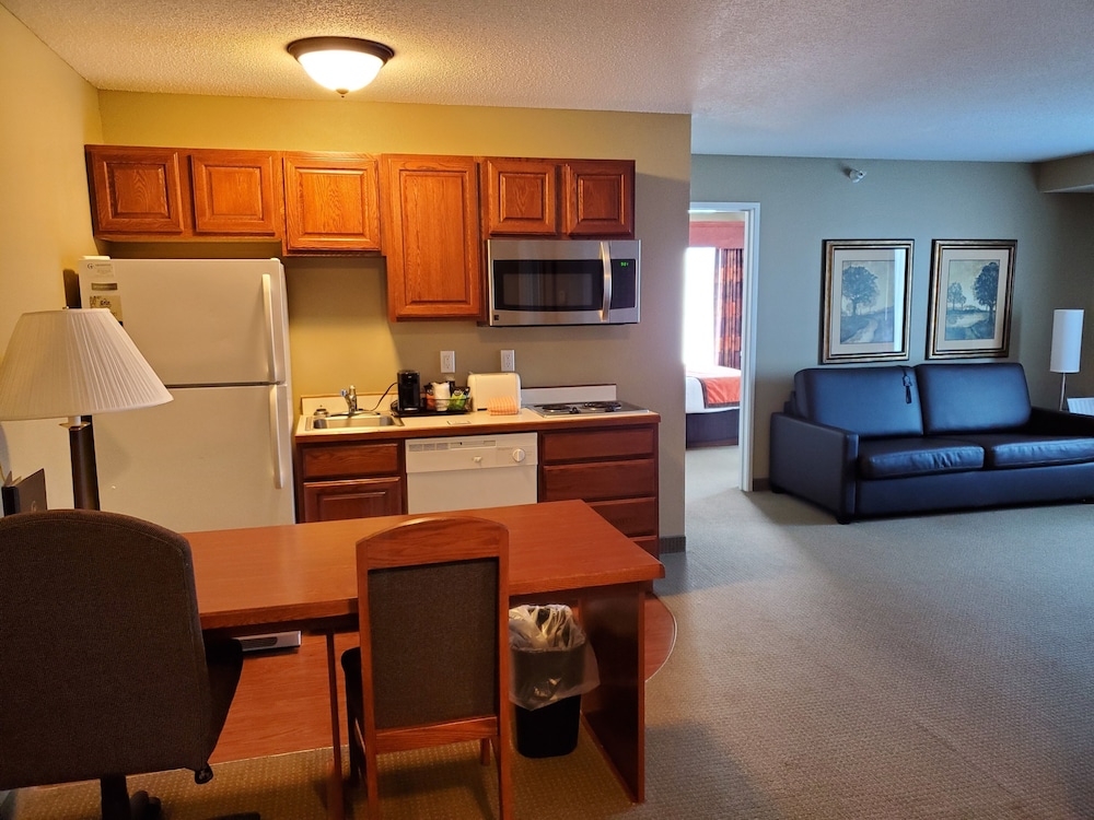GrandStay Hotel and Conference 25/49