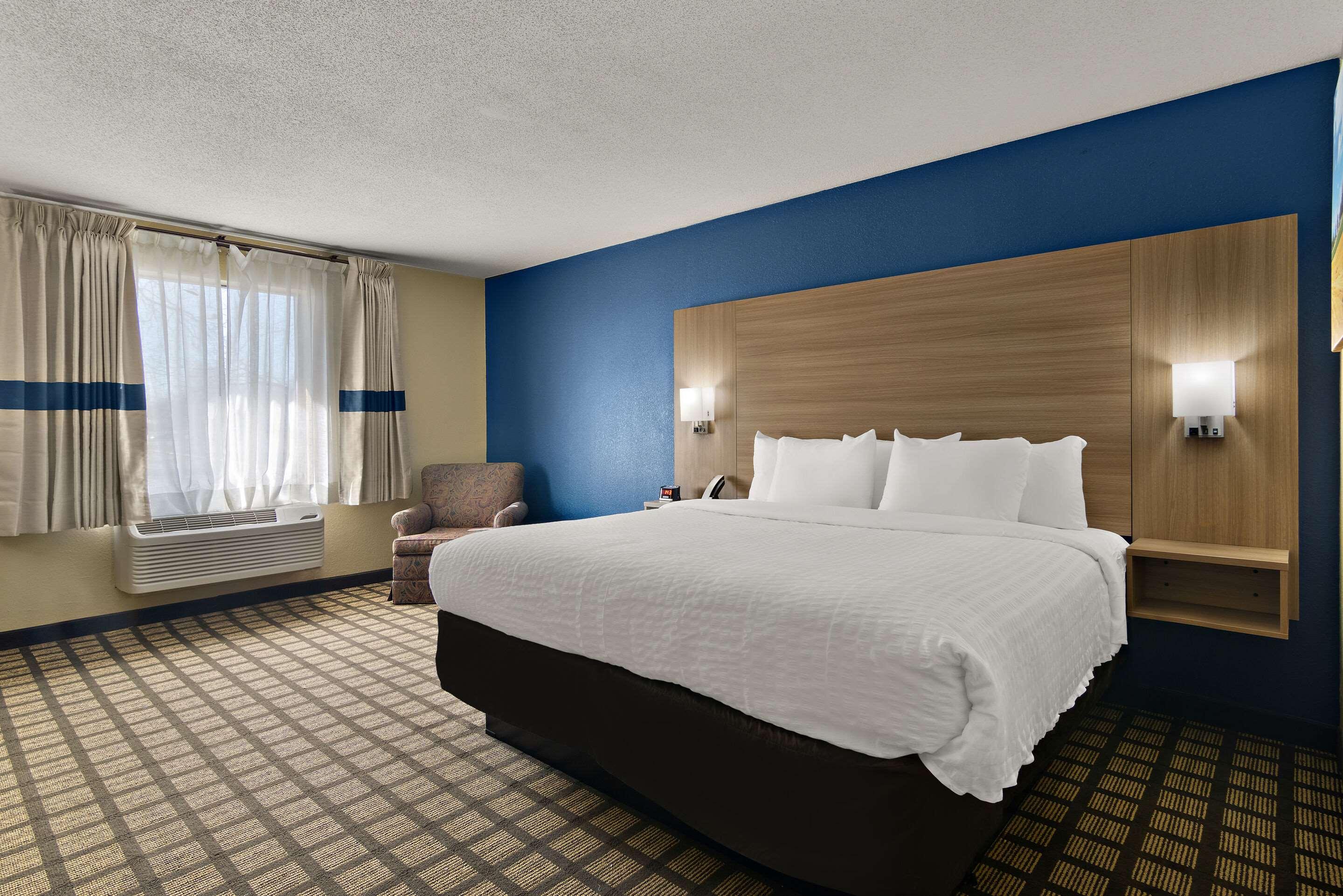 غرفة بسرير كينج، Clarion Pointe Bloomington - Normal near I-55 and University 3/5