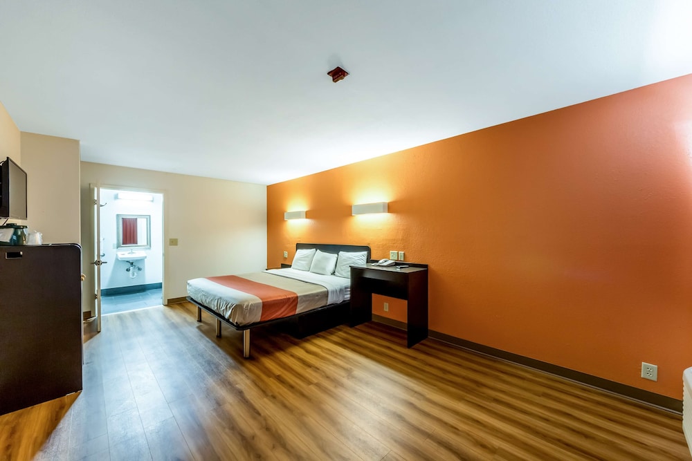 Motel6 San Antonio, TX - South IH-10 East 34/51