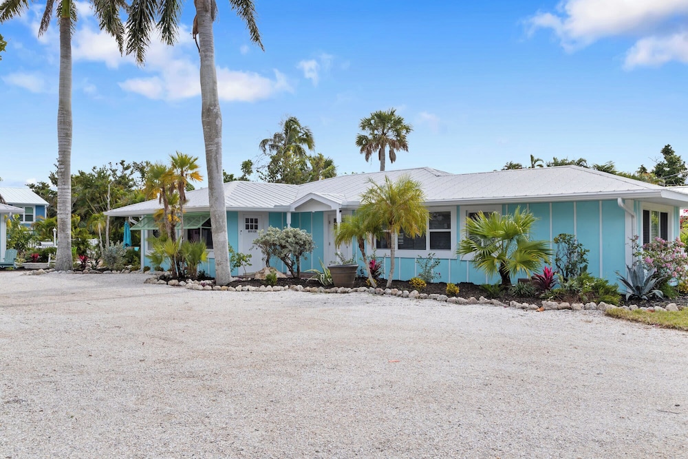 THE Palmview AND Sandpiper Inns 6/64