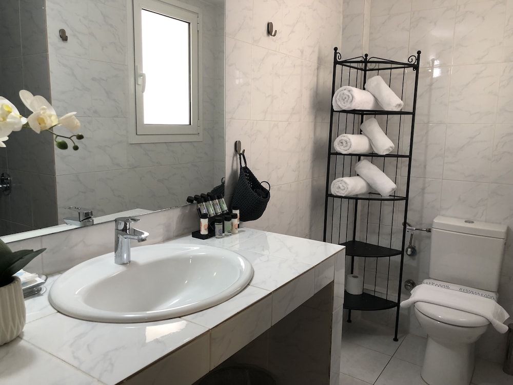 Connect Suites 42/48