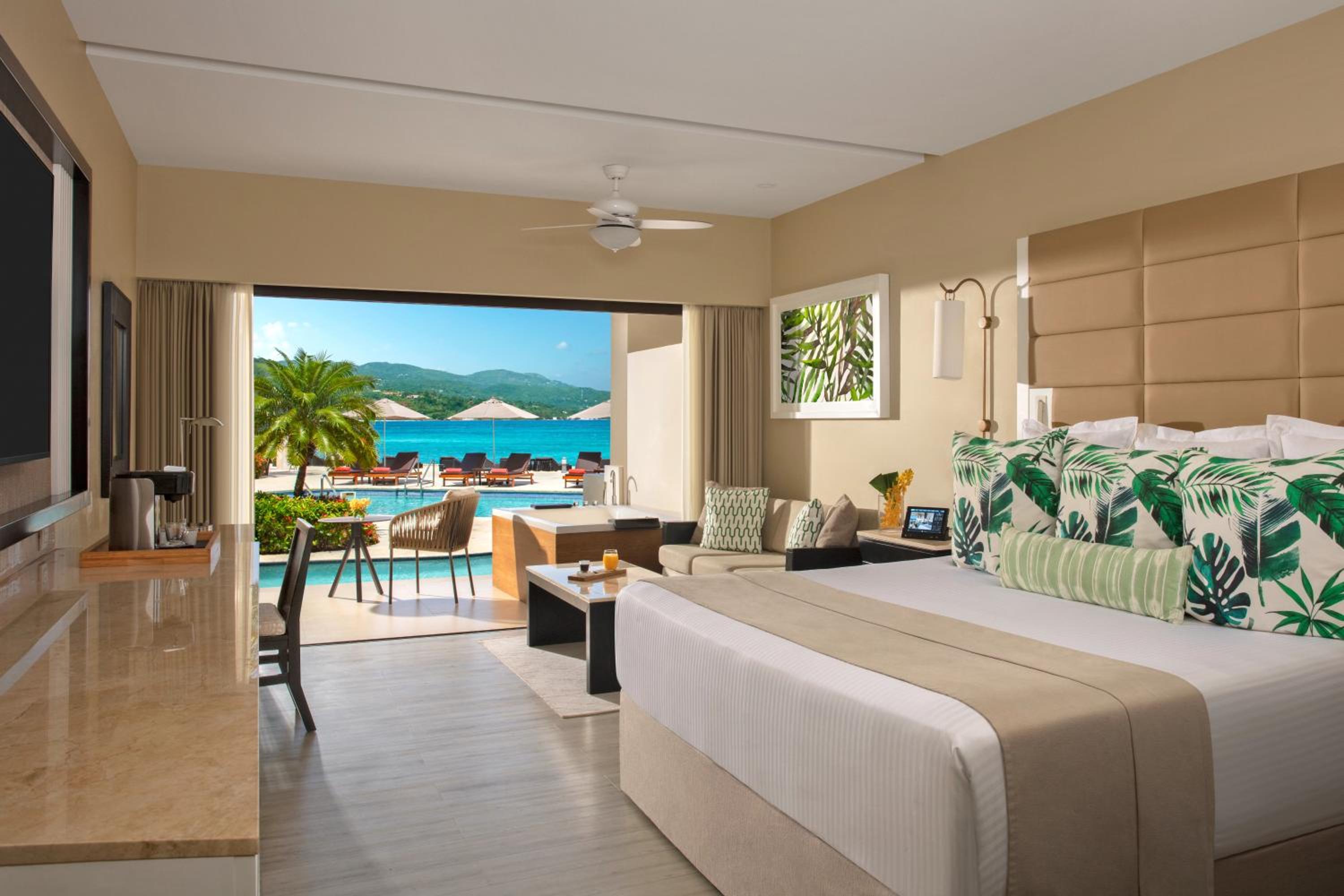 Preferred Club, Swim Out, Junior Suite, Double Bed