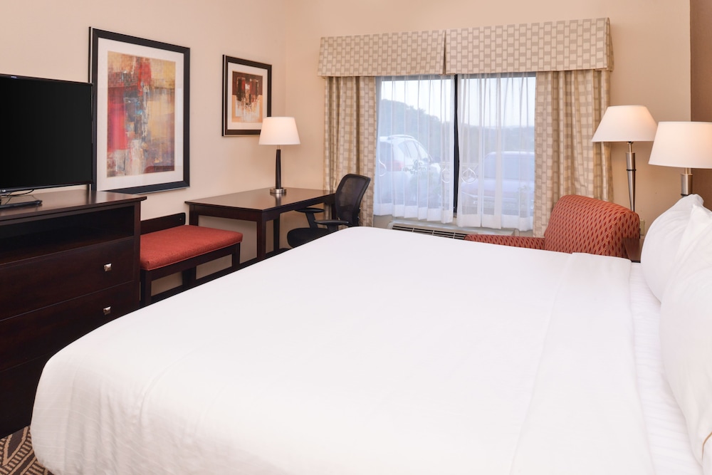 Holiday Inn Express Suites Washington Meadow Lands 24/70